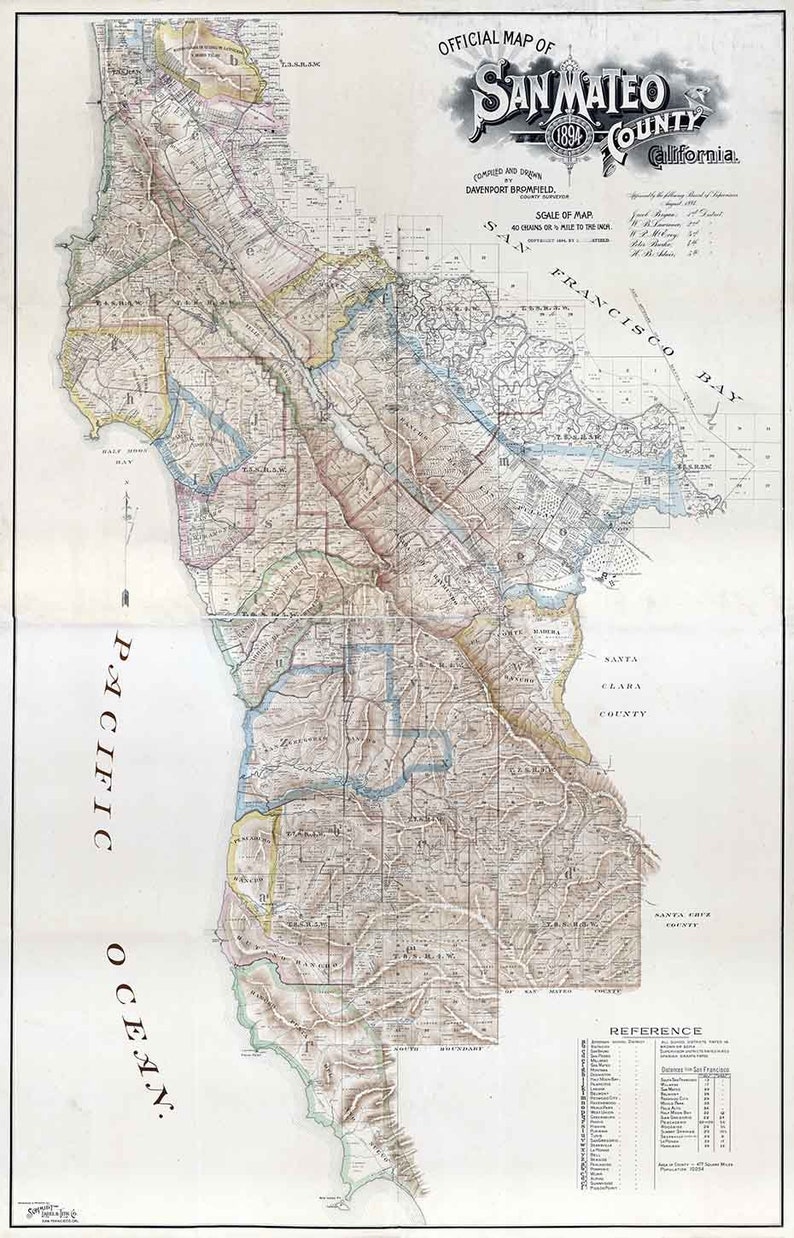 Puede incluir: Un mapa oficial de 1894 del condado de San Mateo, California. El mapa est&aacute; en blanco y negro con l&iacute;neas y &aacute;reas coloreadas. El mapa muestra los l&iacute;mites del condado, las ciudades, los pueblos y las carreteras. El mapa tambi&eacute;n incluye una tabla de referencia con distancias desde San Francisco.
