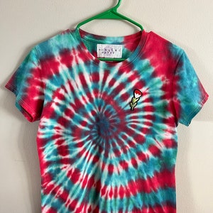 Spinning Tulip Upcycled Tie-dye T-shirt