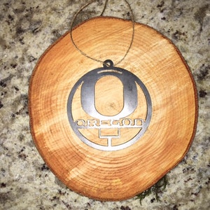Adorno de madera hecho a mano de los Oregon Ducks, regalo de fútbol para las fiestas