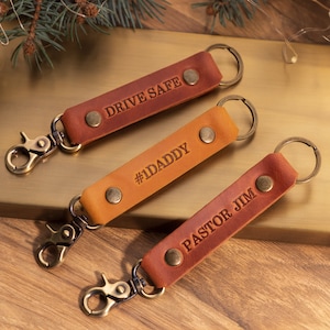 Personalized Leather Keyfob, Custom Leather Keyfob With Trigger Snap, Wedding Giveaway Gift For Him, Handmade Leather Keyfob