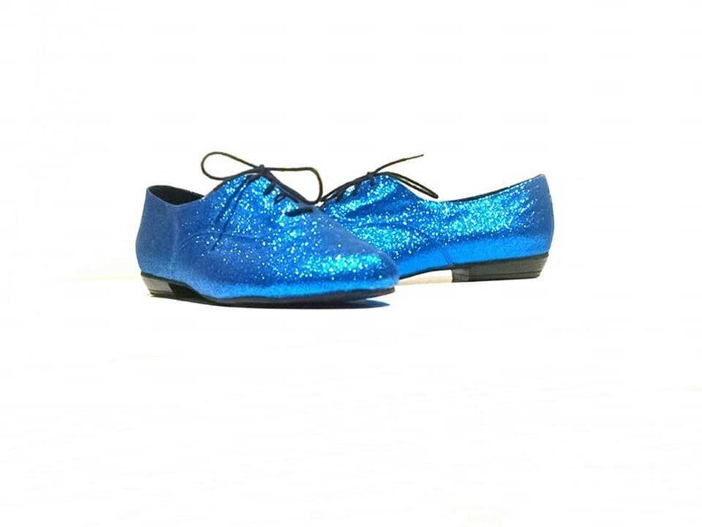 Vintage 1980s blue glitter sparkle tie up oxford shoes
