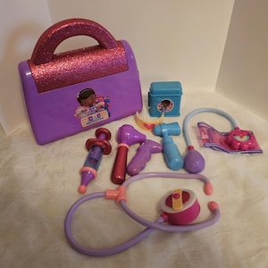 Disney Junior Doc Mcstuffins Doctor&#39;S Bag and Accessories