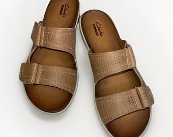Sandalias Clarks Collection Slide con doble tira de piel Taline Pop Talla 7 Comfort