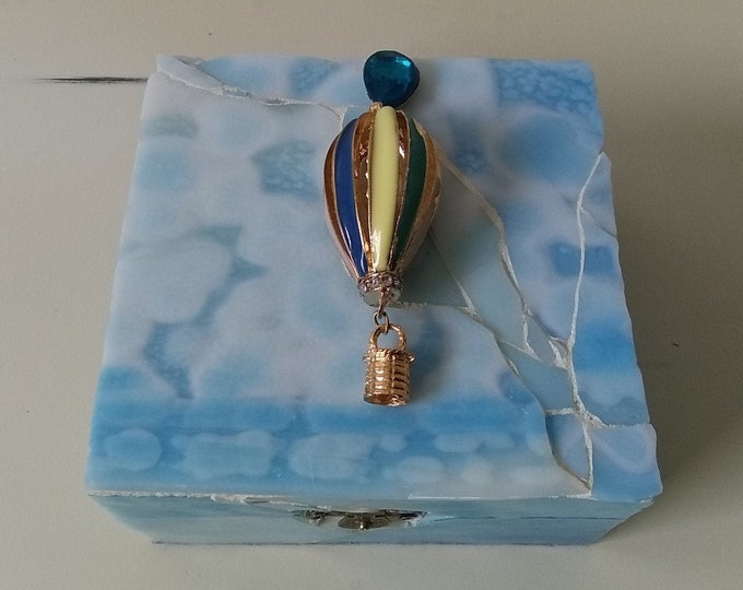 Mosaic Stained Glass Square Hinged Jewelry, Trinket, Keepsake Box With a Gold Plated and Enamel Hot Air Balloon With a Blue Cut Glass Charm