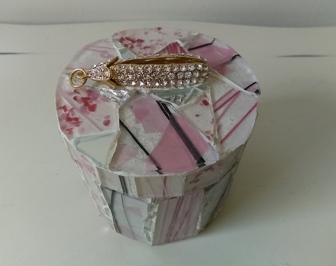 Mosaic Pink Fused Stained Glass and Mirror Round Trinket, Jewelry, Keepsake, Gift, Ring Box With a Gold Plated and Rhinestone Peapod on Top