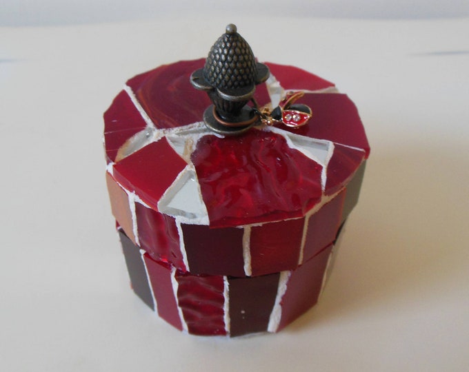 Mosaic Red Stained Glass and Mirror Small Round Trinket, Jewelry, Gift Box With Metal Acorn Handle/Finial and Sparkling Lady Bug Charm