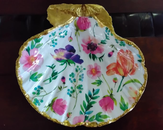 Assorted Flowers Extra Large Lacquered Clam Shell Gathering Dish, Keepsake, Ring, Jewelry, Keys, Key Faub, Etc