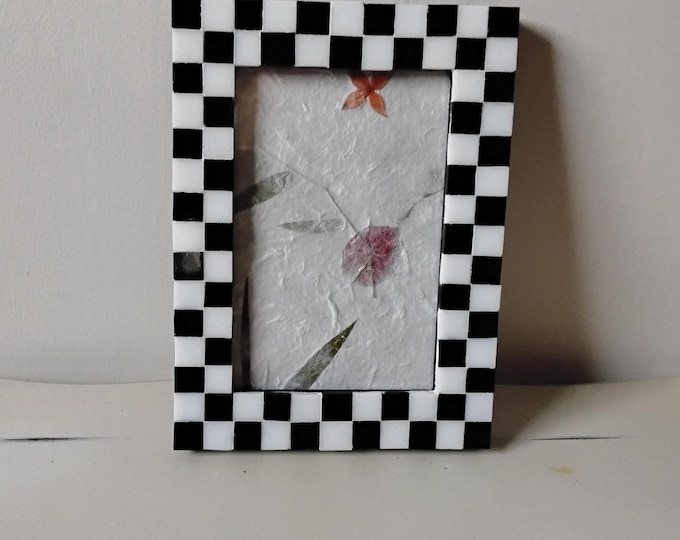 Mosaic Checkered/Checkerboard Black and White Stained Glass 4 x 6 Inch Hanging or Tabletop, Horizontal or Vertical Wood Frame With Glass