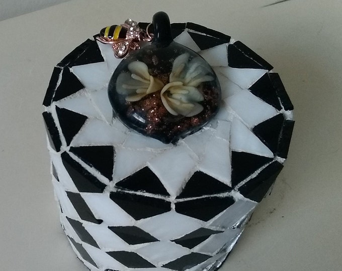 Mosaic Round Stained Glass Black and White Checkered Jewelry, Trinket, Ring Box With  Murano Glass Lillies and Metal Bee Charm