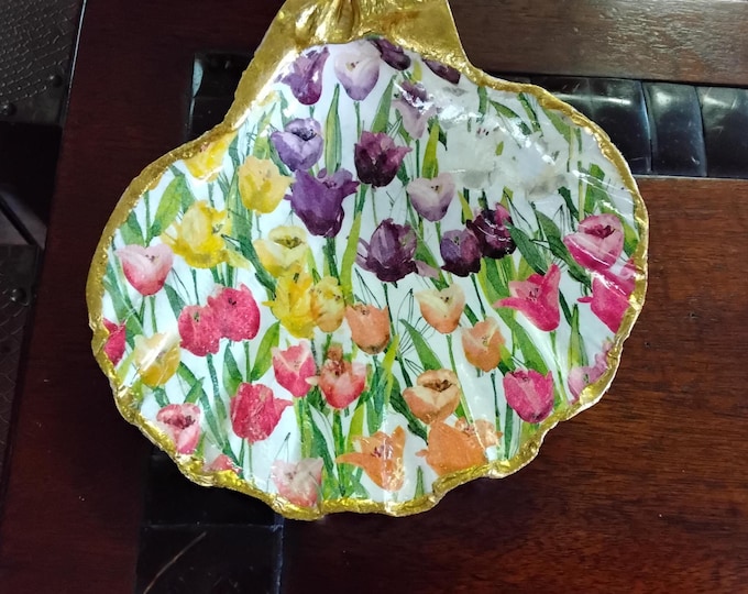 Multicolored Tulips, Lacquered Extra Large Clam Shell Gathering Dish, Keepsake, Jewelry, Trinkets, Rings, Keys, Key Faub, Etc.