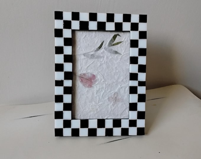Mosaic Checkered/Checkerboard Black and White Stained Glass 4 x 6 Inch Hanging or Tabletop, Horizontal or Vertical Wood Frame With Glass