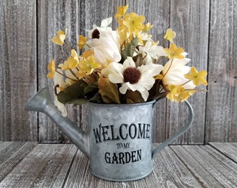 Blumenarrangement, Wohnkultur, Blumendekor, Herbst Dekor, Ernte Dekor, Bewässerung Kann Dekor, verzinkt Dekor, Floral Gießkanne, Dekor