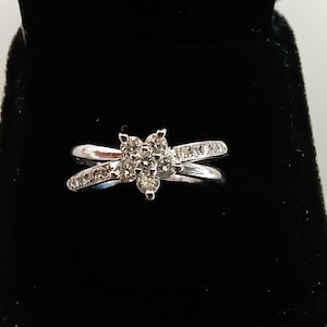 Natural ideal cut diamond solid platinum pt950 designer cross-over flower star ring