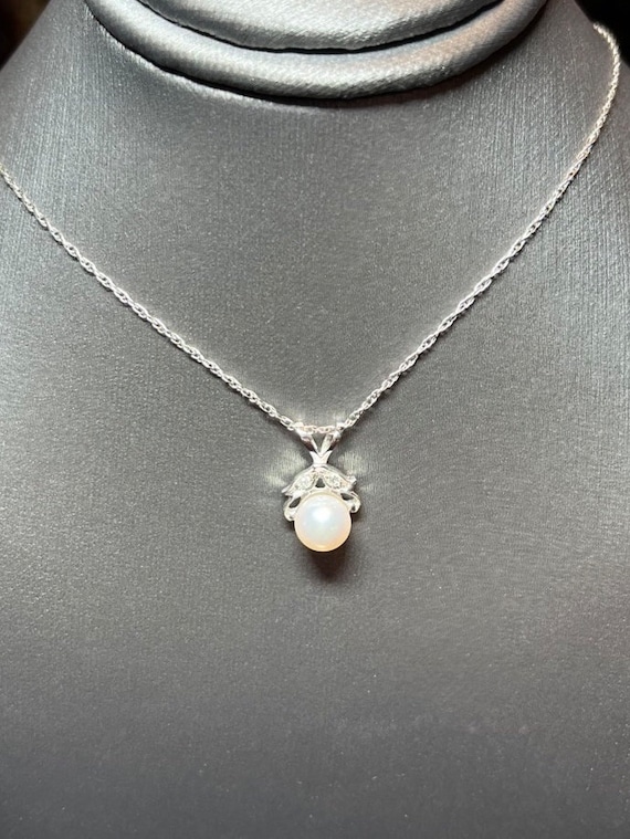 Dainty 14kw Pearl and Diamond necklace