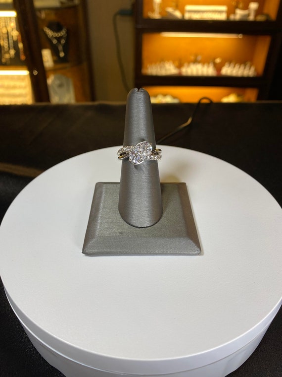 EXQUISITE Ladies Diamond Ring