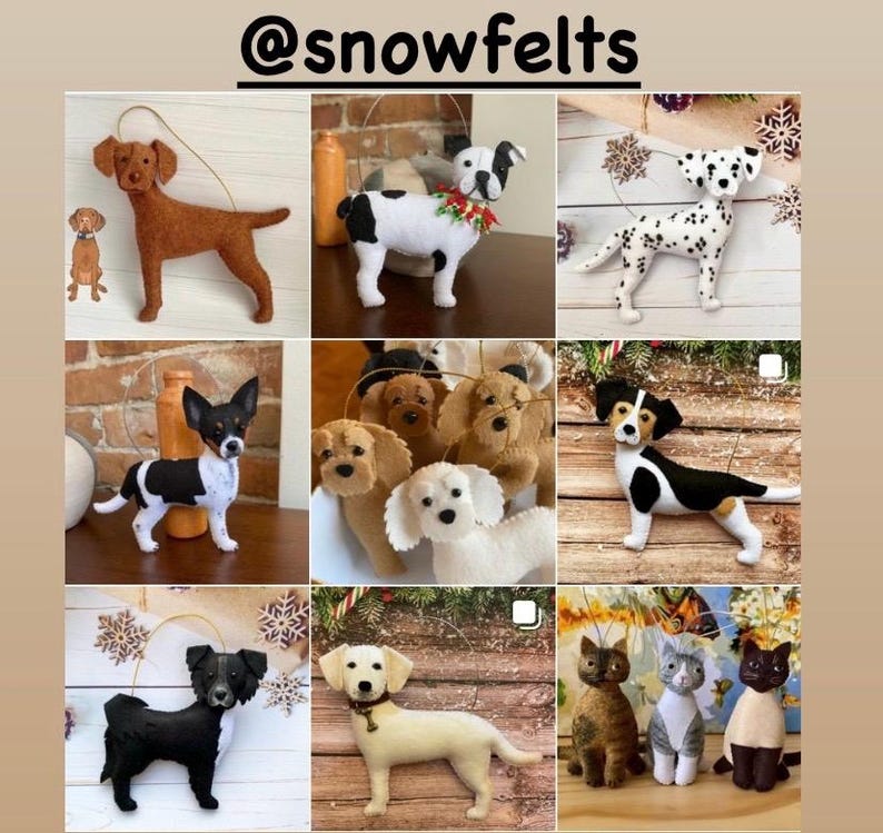 Pode incluir: Uma cole&ccedil;&atilde;o de enfeites de c&atilde;es de feltro feitos &agrave; m&atilde;o em v&aacute;rias ra&ccedil;as e cores, incluindo um d&aacute;lmata, um c&atilde;o preto e branco e um c&atilde;o castanho. Os enfeites s&atilde;o exibidos em uma superf&iacute;cie de madeira, para decora&ccedil;&otilde;es de f&eacute;rias.