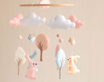 Bébé mobile forêt magique, bébé fille mobile, feutre bébé mobile, feutre lapin mobile, chambre de bébé lapin, mobile bébé forêt, chambre de bébé nuages