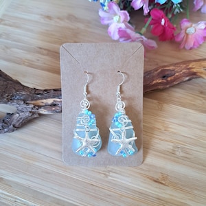 Zilveren oorbellen met zeeglas | Hangende oorbellen | Handgemaakte oorbellen in de vorm van een zeester | Unieke statement oorbellen | Boho oorbellen | Cadeau voor vrouwen | Verenigd Koninkrijk