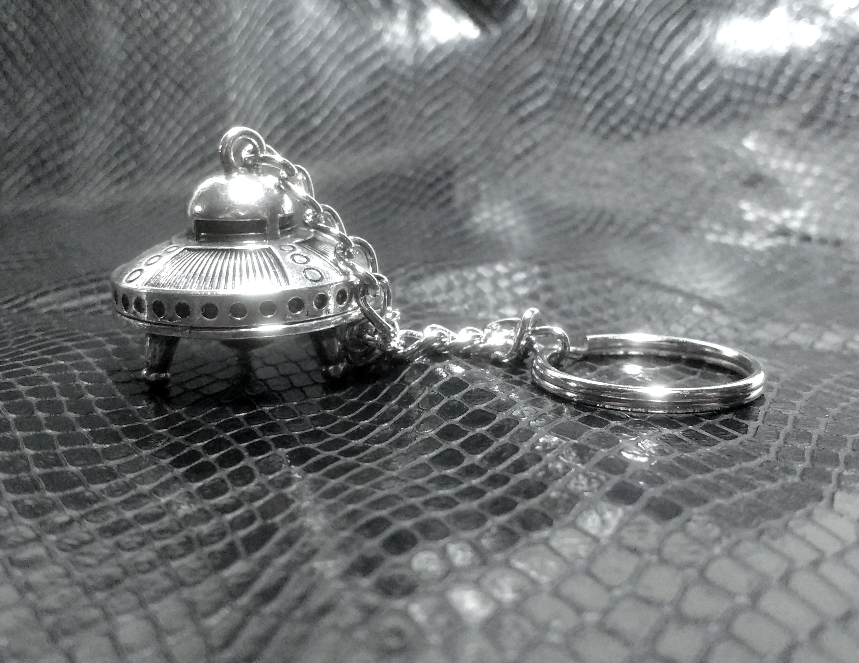 UFO Keychain/UFO Necklace/Spacecraft Keychain/Keychains/Outer Space/G…