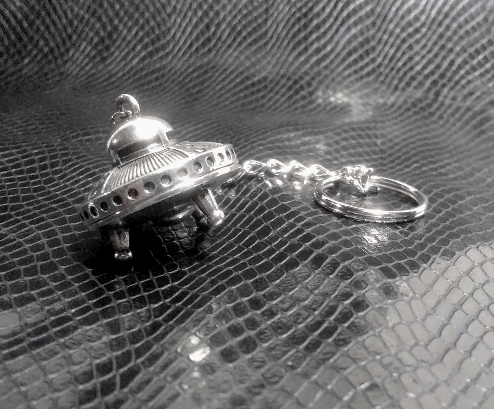 UFO Necklace/UFO Keychain/Spacecraft Keychain/Spaceship Etsy