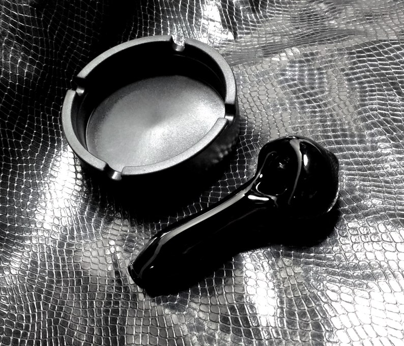 Black Pipe /& Silicone Ashtray SetGlass PipesSilicone AshtrayObsidian PipeGlass Pipe SetSmoking AccessoriesSmoking PipesGlass Bowls