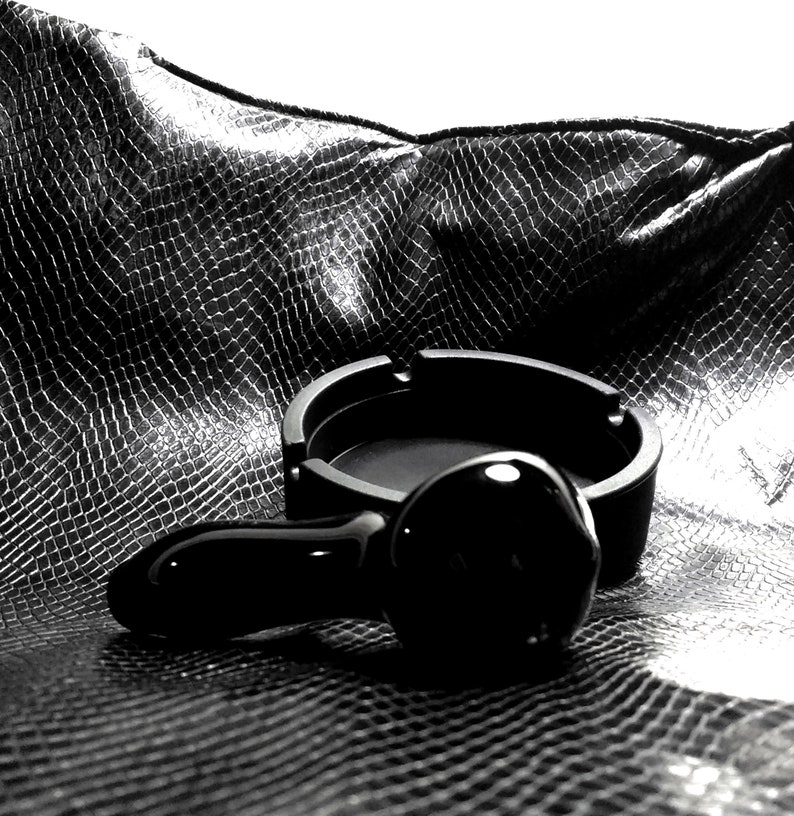 Black Pipe /& Silicone Ashtray SetGlass PipesSilicone AshtrayObsidian PipeGlass Pipe SetSmoking AccessoriesSmoking PipesGlass Bowls