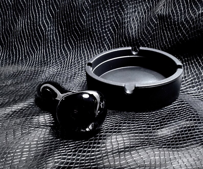 Black Pipe /& Silicone Ashtray SetGlass PipesSilicone AshtrayObsidian PipeGlass Pipe SetSmoking AccessoriesSmoking PipesGlass Bowls