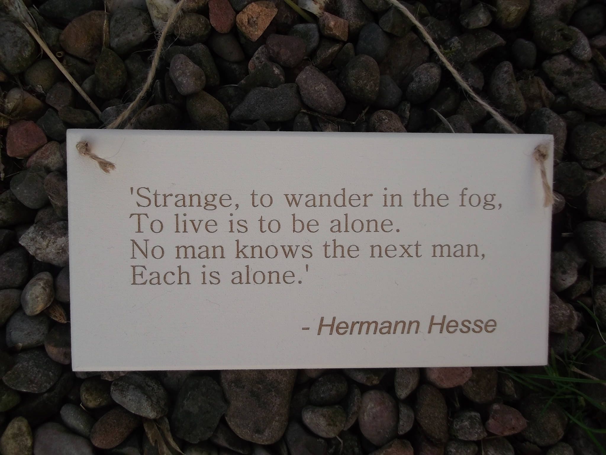 Hermann Hesse Zitat Plaque Seltsam Zu Wandern In Den Nebel Inspirierende Graviert Holzschild Einzigartige Wandbehang Geschenk