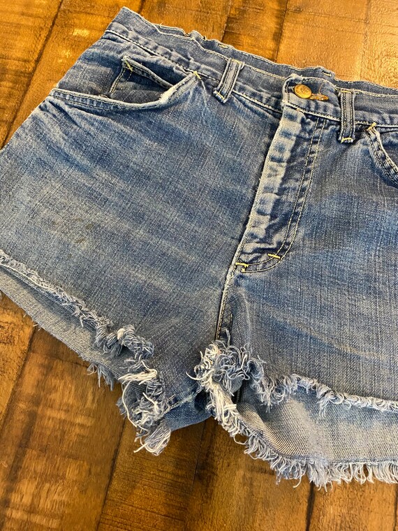 70s vintage Lee cut off denim shorts jeans short … - image 2