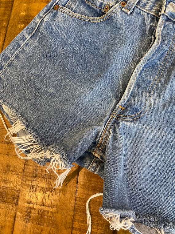 90s vintage levis 501 cut off denim shorts jeans … - image 6