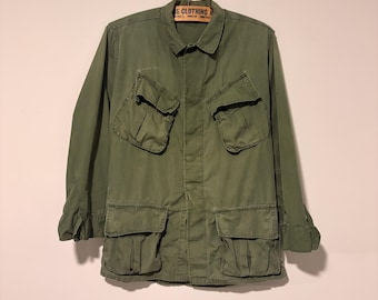 Vintage 1960s Vietnam War US Army Jungle Fatigue Jacket ~ Small