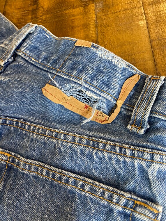 90s vintage levis 501 cut off denim shorts jeans … - image 5