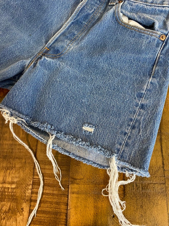 90s vintage levis 501 cut off denim shorts jeans … - image 3