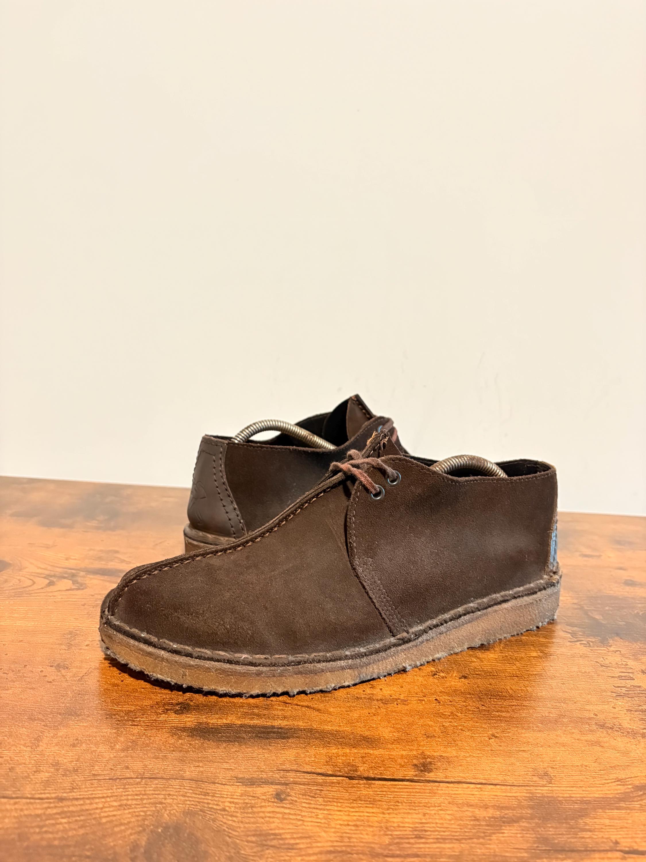 Clarks Chukka Boot Dark Brown leather lace up rubber sole 