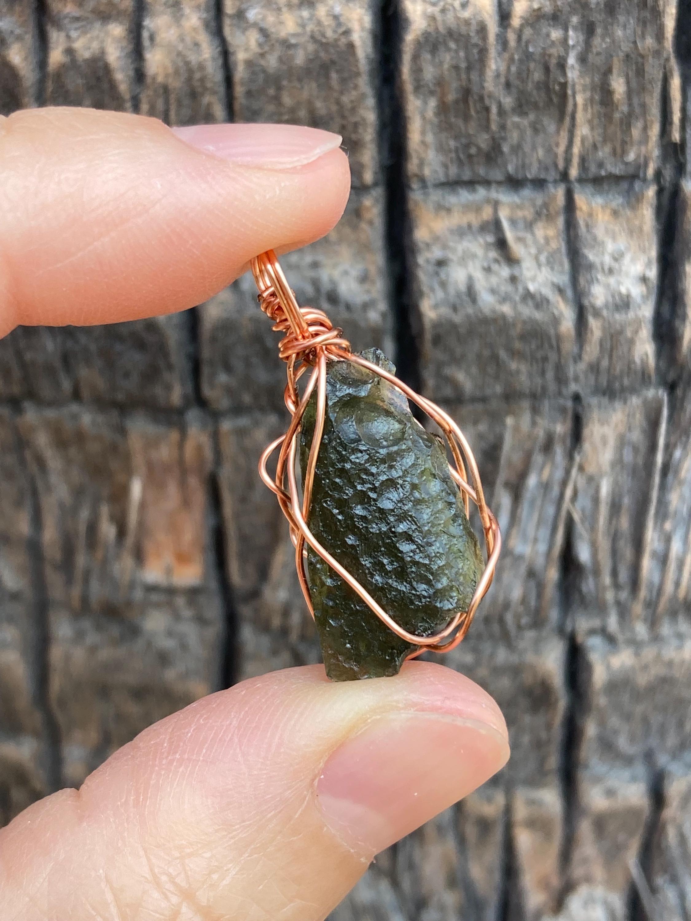 モルダバイト ワイヤーラップペンダント 5.86g モルダバイト ワイヤーラップペンダント | 天然モルダバイト原石