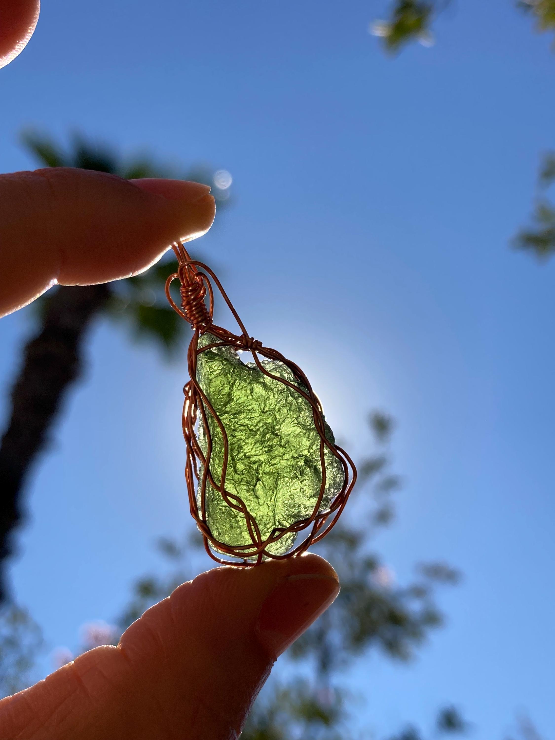 5.68g モルダバイト ワイヤーラップペンダント | 天然モルダバイト原石