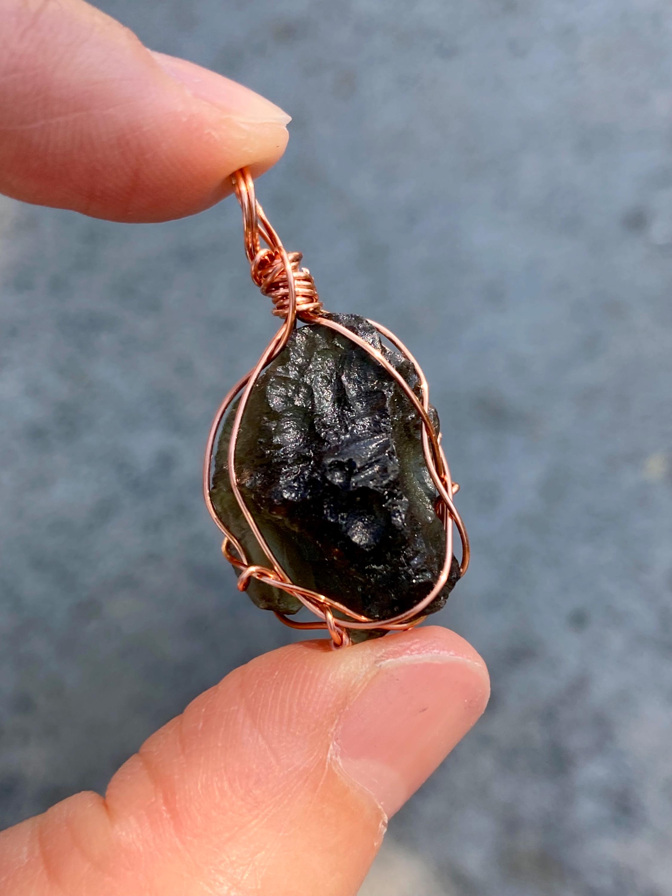 3.6g モルダバイト ワイヤーラップペンダント | 天然モルダバイト原石
