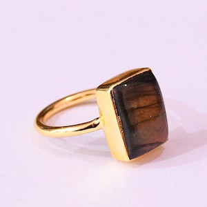 Anello con pietra preziosa di labradorite naturale: gioiello in ottone placcato oro 18 carati per lei