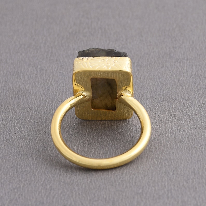 Matte Gold Plated Ring, Natural Labradorite Ring, Bezel Set Ring, Gemstone Stacking Ring, Elegant Fashion Jewelry, Unique Gift Jewelry zdjęcie 6