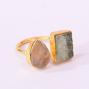 Handgefertigter Rohedelstein-Modering mit Rosenquarz und grünem Fluorit