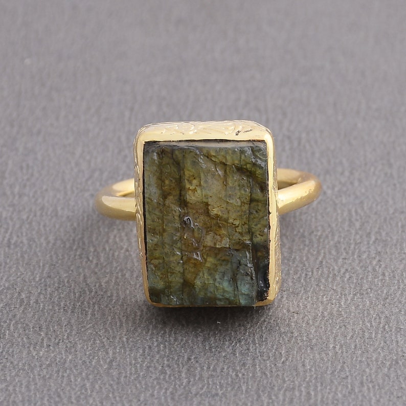 Matte Gold Plated Ring, Natural Labradorite Ring, Bezel Set Ring, Gemstone Stacking Ring, Elegant Fashion Jewelry, Unique Gift Jewelry zdjęcie 3