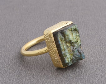 Bague en plaqué or mat, bague en labradorite naturelle, bague sertie de lunette, bague d'empilage de pierres précieuses, bijoux de mode élégants, bijoux cadeaux uniques