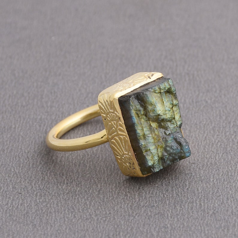 Matte Gold Plated Ring, Natural Labradorite Ring, Bezel Set Ring, Gemstone Stacking Ring, Elegant Fashion Jewelry, Unique Gift Jewelry zdjęcie 1