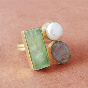 Green Kyanite, Labradorite & Pearl Gemstone Ring - Gold Plated Brass