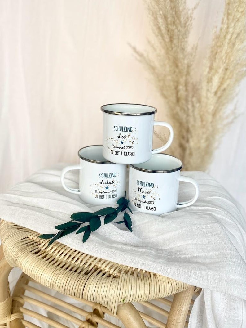 Geschenk zur Einschulung, Tasse mit Namen und Datum des Schulkindes, Motiv Du bist 1. Klasse für Jungen und Mädchen, in Blau und Rosa Bild 3