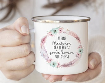 Tasse cadeau "Les petits ont besoin de cœurs aussi grands que le vôtre" Éducatrice Marraine Enseignant Sage-femme Adieu Manufacture Aimante