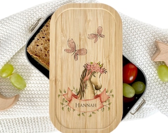 Manufaktur Liebevoll | Brotdose Pferd für Mädchen Edelstahl | Personalisiert mit Namen des Kindes | Lunchbox mit Bambusdeckel für Kinder