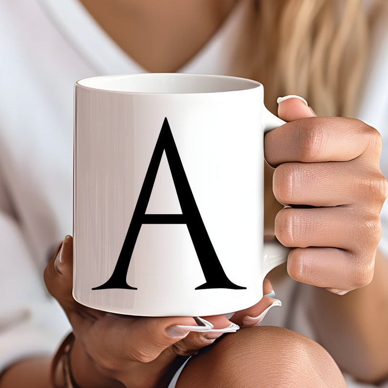 Tasse mit Buchstaben Kaffeetasse personalisiert Tasse mit Anfangsbuchstaben Kaffeebecher personalisiert Geschenk Mann Frau Keramik Schwarz Bild 1