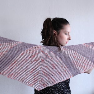 Tipi shawl knitting pattern with brioche and short rows