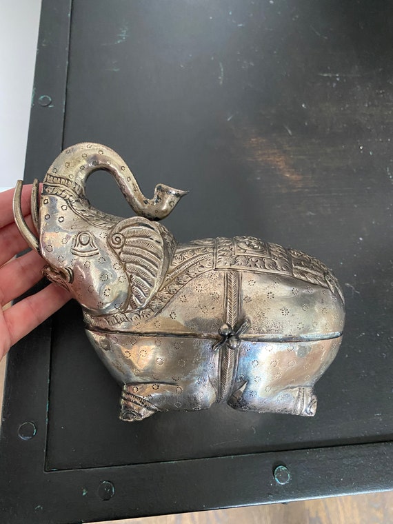 Vintage Elephant Metal Clutch Purse - image 9